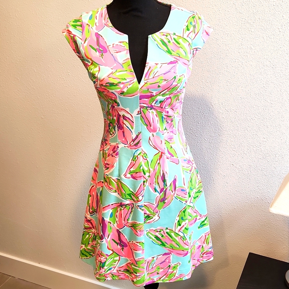 Lilly Pulitzer Fit and Flare Sun Dress EUC Rayon Poly Aqua & Coral Leaf Print XS